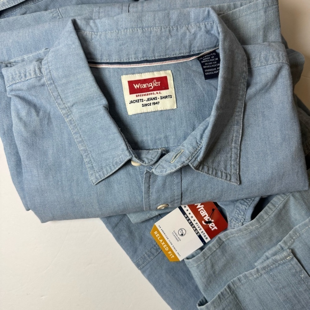 Wrangler® Men's Relaxed Stretch Short Sleeve Shirt - Picture 2 of 4
